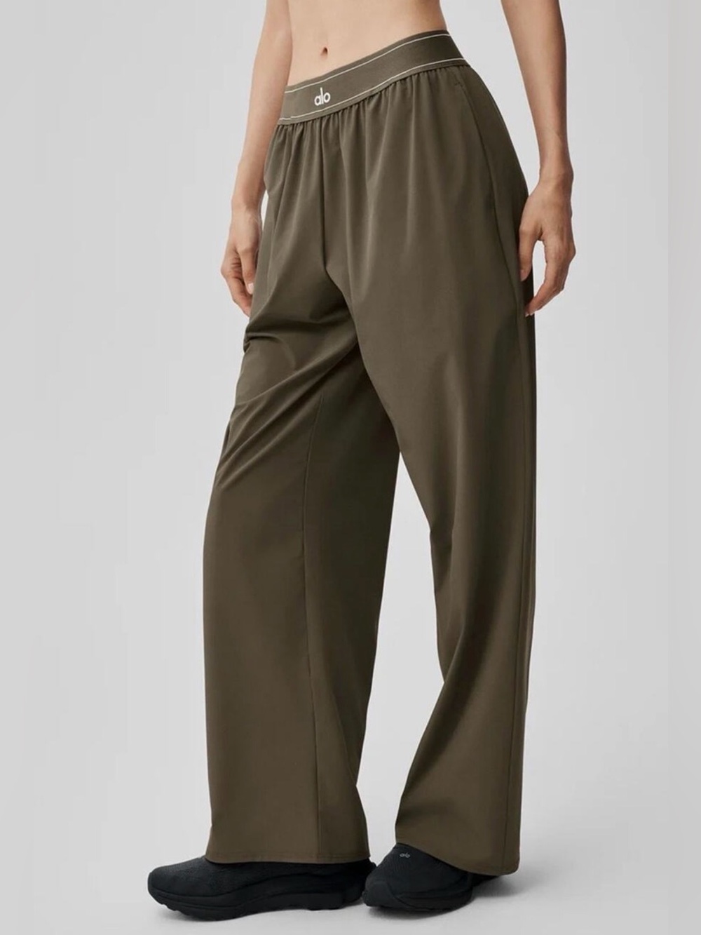 ALO Yoga Women’s Wide-Leg Lounge Joggers in Olive Green